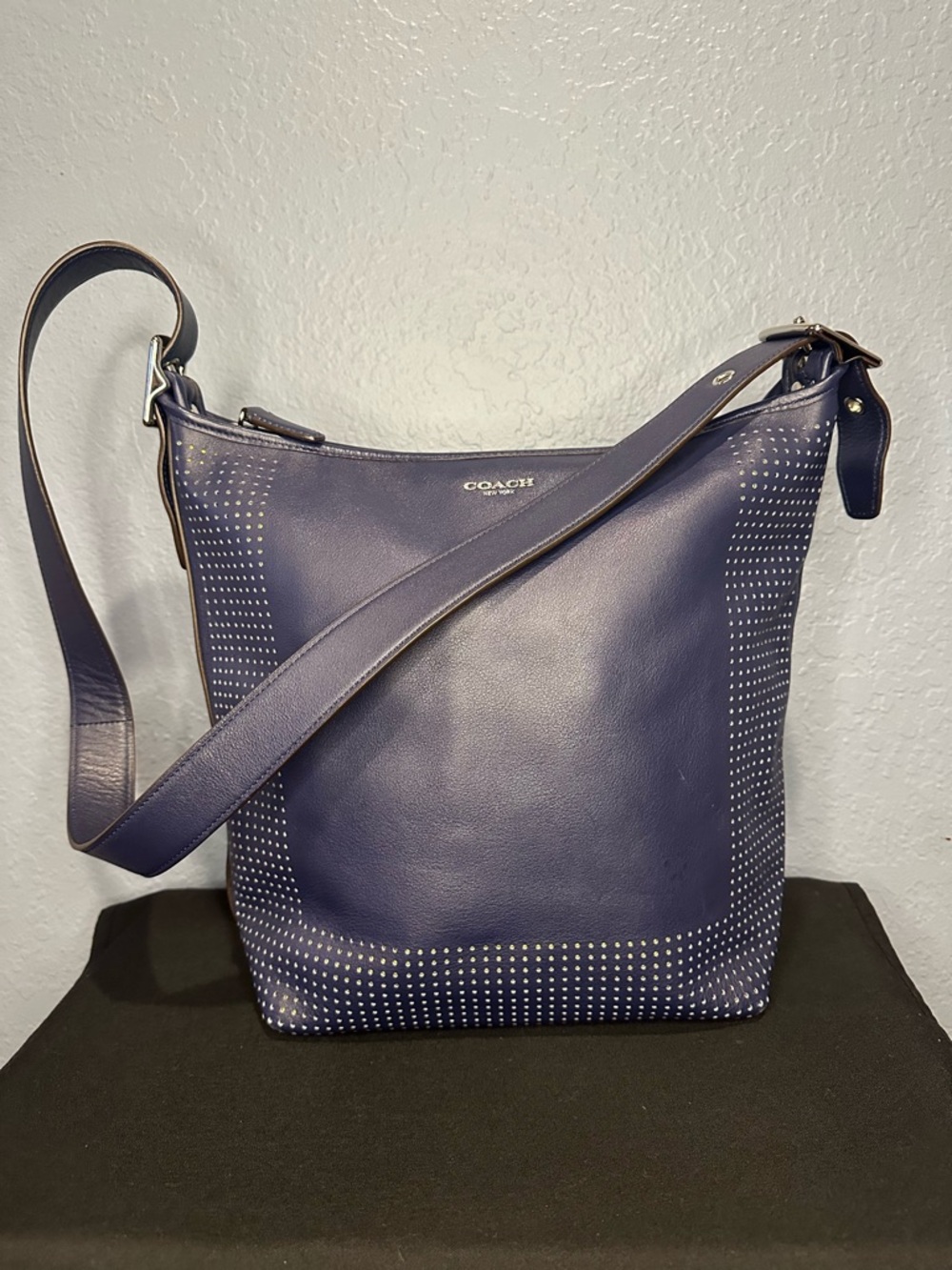 🪼Coach Legacy Perforated Leather Hobo Bag F22762.🪼